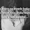 wlasnieon12 Każdy najdrobniejszy szczegół mi Cię przypomina obiecałeś kiedyś że będziesz zawsze zawiedziesz mnie? Nie umiem bez Ciebie. Spróbowałam pokochać choć mówiłeś że